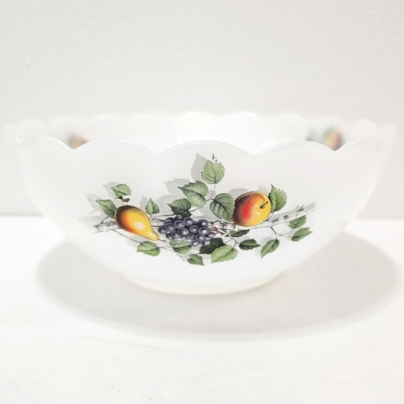 🇨🇵 Vintage Arcopal France "Fruits de France" Milk Glass Serving Bowl - Picture 1 of 13